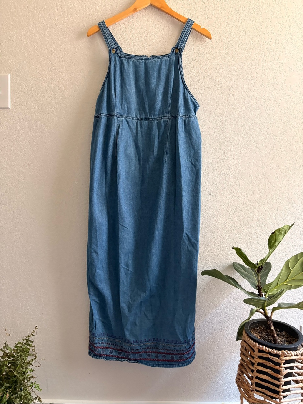 Take Nine Maternity Women's Size S Blue Denim Embroidered Midi Dress